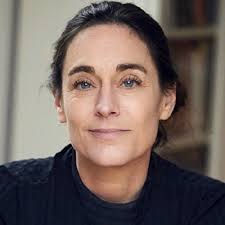 Karen-Inge Karstoft på LinkedIn: Jeg har skrevet en bog, som hverken er  lang eller tung, men hvor jeg har…