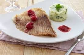 Recette De Aile De Raie Rotie Vinaigrette Aux Framboises Et Pommes Ecrasees Facile Et Rapide Recette Alimentation Aile De Raie Recette Framboise