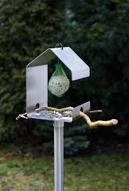 Das Opossum Design Vogelhaus Vh 2 Ist Gefertigt Aus Geburstetem Edelstahl Ingarden Garten Haus Lifestyle Vogelhauschen Vogelhaus Bauen Haus Und Garten