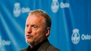 Burmistrz oslo raymond johansen na konferencji prasowej podziękował polakom za wielki wkład w budowę i rozwój norwegii. Raymond Johansen Strengere Innreiseregler Kan Gi Raskere Apning Av Oslo Framtid I Nord