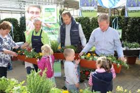 Wenn sie erfahrungen mit diesem unternehmen gesammelt haben teilen sie diese hier mit anderen. Rostock Beet Und Balkonpflanzen Saison Eroffnet Gabot De