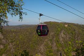 Natürlich können sie auch einfach nur mal zuschauen. Seilbahn Thale Erlebniswelt Akzent Berghotel Rosstrappe