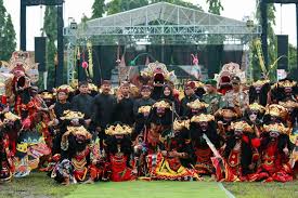 Youtube channel daman oblong : Milenial Banyuwangi Lestarikan Budaya Dengan Flasmob Jaranan Buto Republika Online