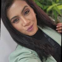 Jennifer Pille's Instagram, Twitter & Facebook