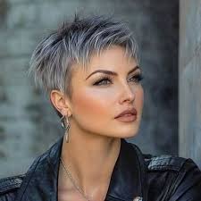 A gorgeous and seductive pixie cut!! What do you think?