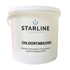 chloor toevoegen aan je zwembad kun je het beste doen met tabletten in een drijver