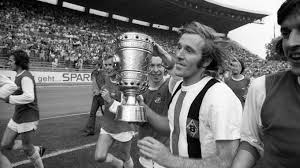 „das thema darf uns nicht belasten. Pokalfinale 1973 Gladbach Gegen Koln Re Live Auf Youtube Dfb Deutscher Fussball Bund E V