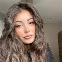 Angela Martins's Instagram, Twitter & Facebook