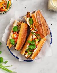 Banh cuon chay gestoomde en opgerolde rijstflensjes, gevuld met vegetarisch vlees. Banh Mi Sandwich Recipe Love And Lemons