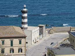 Ortona, town, abruzzi region, central italy, on a promontory 230 feet (70 m) above sea level, on the adriatic coast, about 11 miles (18 km) southeast of pescara. Faro Di Ortona Aufnahme Von Faro Di Ortona Tripadvisor