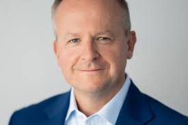 Wirtschaftsjournalist:in