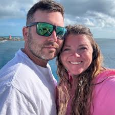 Not me trying to be a whole press &co ad. One of my fave breakfast spots 🤍  Post wedding with my gals