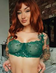 Acacia Wilde - Free pics, galleries & more at Babepedia