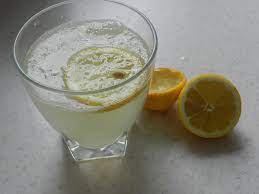 Air lemon panas dicampur madu? Air Jeruk Lemon Hangat Di Pagi Hari Merusak Gigi
