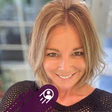 James ging van 100,5 kg naar 78 kg op de weegschaal en transformeerde zijn  buikje naar een sixpack. 🏋️‍♂️