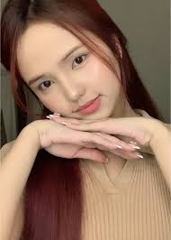 Rhodora: Latinas y Tendencias de Maquillaje