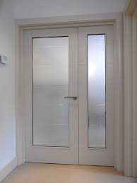 Portes Interieures Avec Panneaux En Verre Depoli En 2020 Portes Interieures En Verre Porte Interieur Bois Porte Interieur Blanche