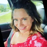 Renee Warrington's Instagram, Twitter & Facebook