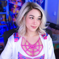 Loving this Gwen Stacy/Spider-Gwen cosplay by Tofu with our Vero wig in  White Rose Blond-R! #alopecia #alopeciawigs #hairloss #cancer #cancerwig  #alternativehair #wig #wigs #syntheticwig #wigmaker #wigstyling #wiginstall  #wiglook #femalehairloss ...