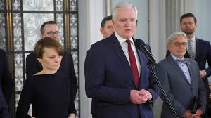 Jarosław gowin was born on 4 december 1961 in krakow. Im Streit Uber Das Coronavirus Tritt Gowin Zuruck