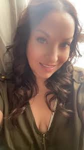 Amanda Staron's Instagram, Twitter & Facebook