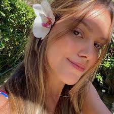 Caroline Torres (@carolinetrrs)