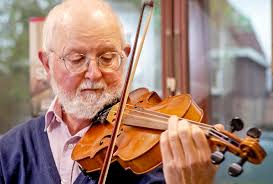 Viool leren spelen zoals je je moerstaal leert, docent Daniel Strang neemt  afscheid met benefietconcert