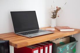 Hatte mir überlegt eine massivholzplatte von bauhaus zu. Werbung Stehpult Im Homeoffice Selber Bauen Mit Remmers Lady Bella Diy Blog
