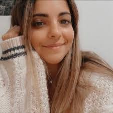 Marisa Cross's Instagram, Twitter & Facebook