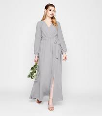 Découvrez notre sélection de robes de soirées à fente et opter pour un look magnifique chic et tendance. Robe Longue Grise A Manches Longues Et Fente Sur Le Cote New Look