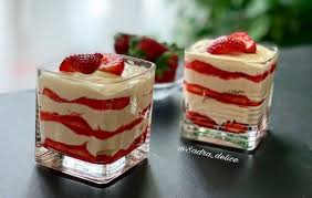 Tiramisu Aux Fraises En 2020 Tiramisu Fraise Tiramisu Recette Recette Avec Des Fraises