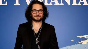 Florin dumitrescu este un chef celebru în românia, care a devenit cunoscut de mai bine de trei ani, florin dumitrescu face show alături de cătălin scărlătescu și sorin bontea la chefi la cuțite. Chef Florin Dumitrescu La Spital Imagini De Pe Patul De Spital Libertatea
