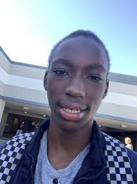 am I the most attractive Bruce fan? : r/BruceDropEmOff