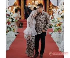 Ada baju kondangan muslim syar'i couple pernikahan brokat batik terbaru. 43 Model Baju Kebaya Couple Terbaru 2020 Paling Elegan Fashionsista Co Model Model Fashion Terbaru 2021