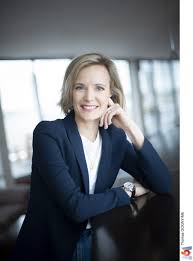 Les séries constituent une de ses grandes forces, avec la diffusion de grands succès. Directrice Des Acquisitions Groupe M6
