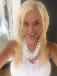 Hi there. I'm Amber. New to South Florida from Dallas, TX. I love love love  the water…so happy to be in Florida and looking to make great connections.  I absolutely love this