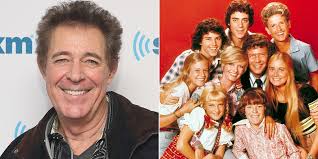 Barry Williams shares 'Brady Bunch' hook-up secrets