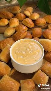 Pretzels Cheese Dip Video In 2020 Foood Recipes Diy Food Recipes Savoury Food