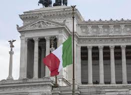 L'associazione nazionale dei comuni italiani ha invitato gli enti locali a partecipare al lutto per la tragica uccisione di laura prati, sindaco di cardano al campo in provincia di varese, colpita a morte nel palazzo comunale. Coronavirus Bandiere A Mezz Asta In Tutta Italia Per Ricordare Le Vittime Lapresse
