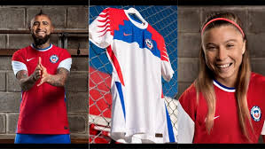 Hazte con tu camiseta de la selección chilena para. Roja Y Con Manga Blanca Presentan Nueva Camiseta De La Seleccion Chilena Meganoticias