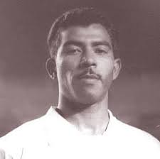 Informo que hace unos instantes murió en el hospital del seguro Social ,  Carlos Humberto Suazo Lagos, conocido como “ Calistrín Suazo” una de las  glorias del fútbol hondureño...Vaya para su familia ,