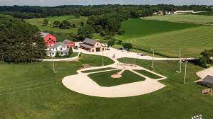 On august 11, 2006, austin, texas' alamo drafthouse rolling roadshow (which screens films in locations unique to each film) showed field of dreams at the field of dreams site in dyersville. O95vyxv M3cxsm