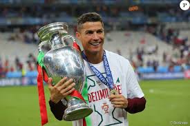 Find out when you can watch motd2 on bbc iplayer. Cristiano Ronaldo Pose Avec La Coupe D Europe A L Issue Du Match De La Finale De L Euro 2016 Portugal France Au Stade De France A Saint Denis Le 10 Juillet 2016 Purepeople