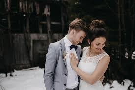 Check spelling or type a new query. Brautkleid Winter Berge Und Romantik Ein Verliebtes Paar Im Schnee