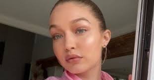 Gigi Hadid Hamile Haliyle Ilk Kez Objektif Karsisinda Iste Karni Burnunda Gigi Nin Son Hali In 2020