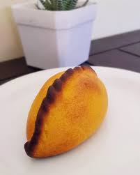 Domingo de salteñas y momentos en familia! Hoy es el día perfecto para  disfrutar de nuestras **salteñas recién horneadas** en **Maris Pastelería  Hecha en Casa**. Comparte un rato especial con los tuyos