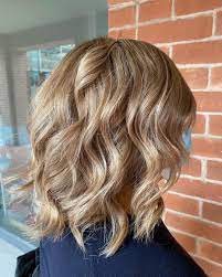 Il colore capelli castani è un must della primavera/estate 2021, variegato, multisfaccettato e incredibilmente accattivante. Tendenze Colore Capelli 2021 I Look Da Sfoggiare Donne Magazine