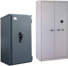 Il più piccolo della serie può essere collocato sotto una scrivania. Casseforti Nuove Casseforti Usate Armadi Di Sicurezza Cancelleria Forniture Per Uffici E Oreficerie Romolo Urbani Figli Snc Vicenza