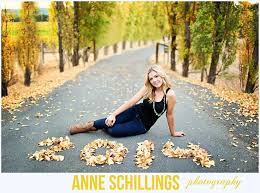 Cute Senior Picture Ideas For Fall Google Search Fall Senior Pictures Cute Senior Pictures Senior Pictures