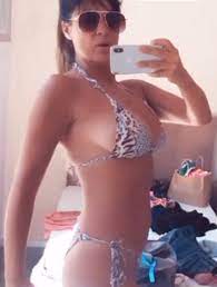 Şarkıcı tuğba ekinci, 'ayrılırsak sevgilimin aldığı pırlantaları geri vermem' dediği berk fenercioğlu ile ayrıldı. Tugba Ekinci Yaza Veda Etti Magazin Haberleri Magazin Haberleri